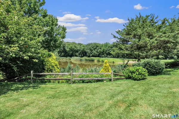 Property Slideshow image 3 of 40 | 621 onondaga ln b, Stratford, CT, 06614
