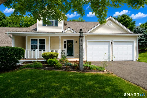 Property Slideshow image 2 of 34 | 107 meadow brook rd 107, Oxford, CT, 06478