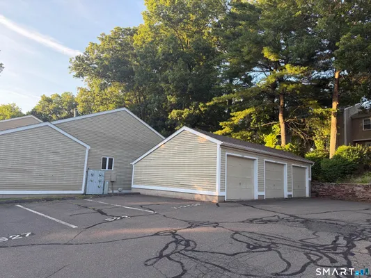 Property Slideshow image 2 of 27 | 504 carriage dr 504, Southington, CT, 06489