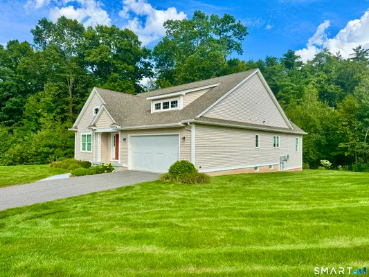 Property Slideshow image 2 of 5 | 12 copley cir 12, Enfield, CT, 06082