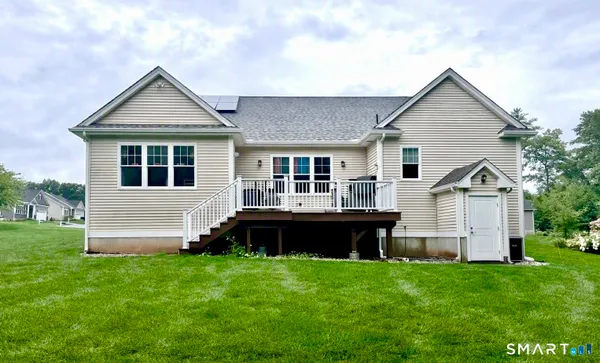 Property Slideshow image 3 of 5 | 12 copley cir 12, Enfield, CT, 06082