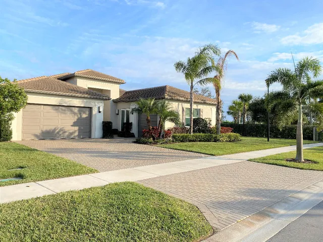 Valencia Cay at Riverland