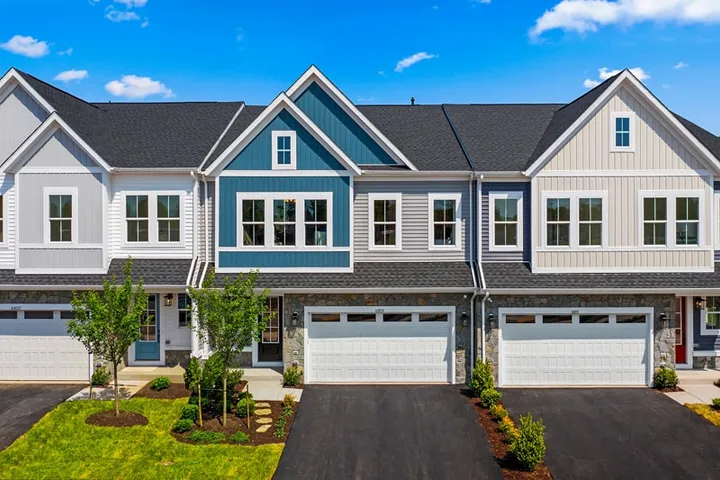 Robinson Manor - Gainesville, VA