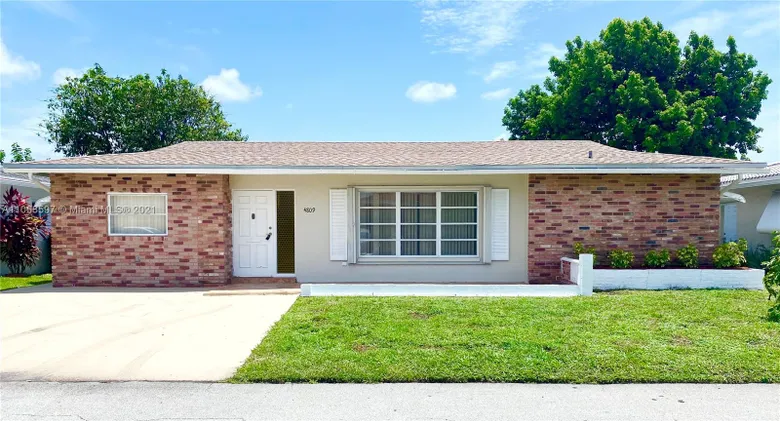 Mainlands of Tamarac Lakes - Tamarac, FL