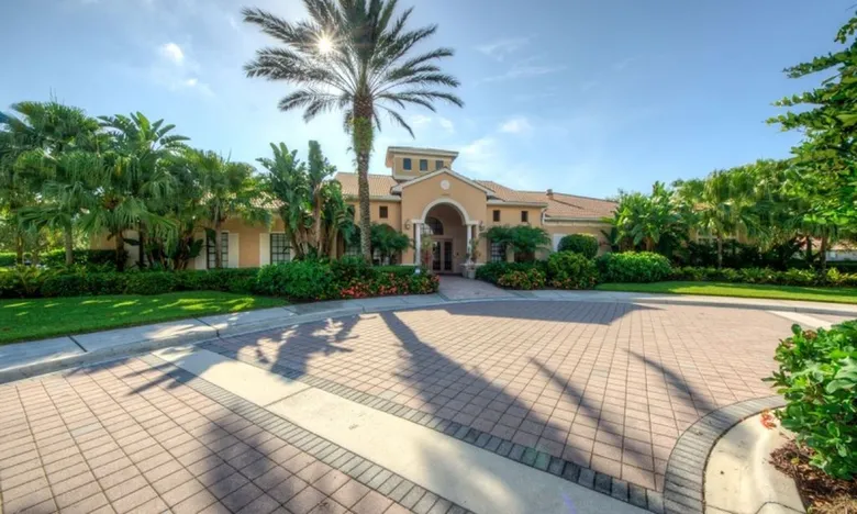 LakeRidge Falls - Sarasota, FL