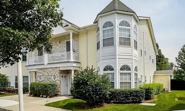 The Villas at Narragansett - Lindhurst, NY