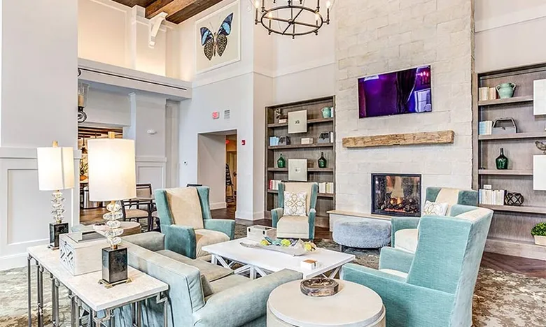 Avenida Naperville - Naperville IL