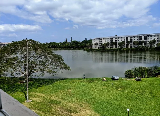 Bayshore on The Lake Condominiums