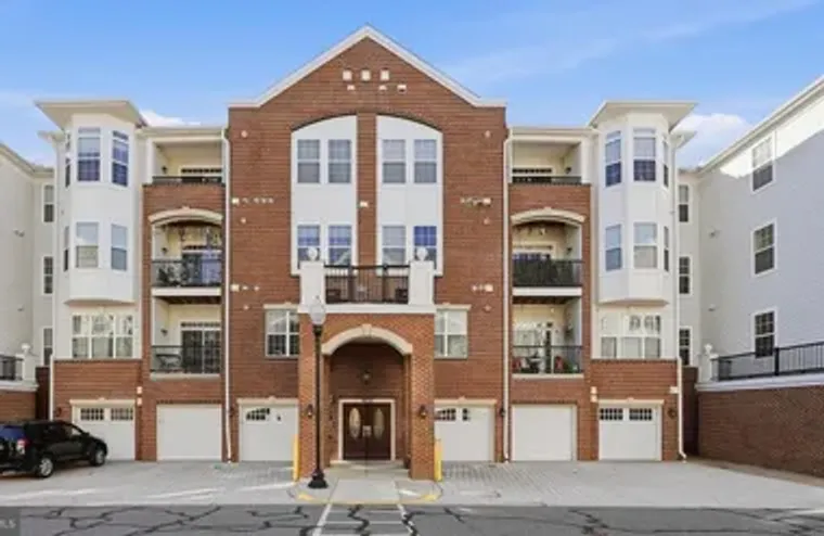 9202 CHARLESTON DR 406, MANASSAS, VA, 20..., Manassas, VA 20110