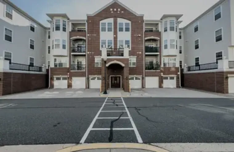 9202 CHARLESTON DR 405, MANASSAS, VA, 20..., Manassas, VA 20110