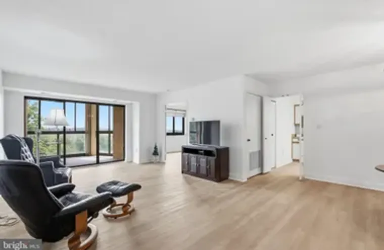 15100 INTERLACHEN DR 4-822, SILVER SPRIN..., Silver Spring, MD 20906