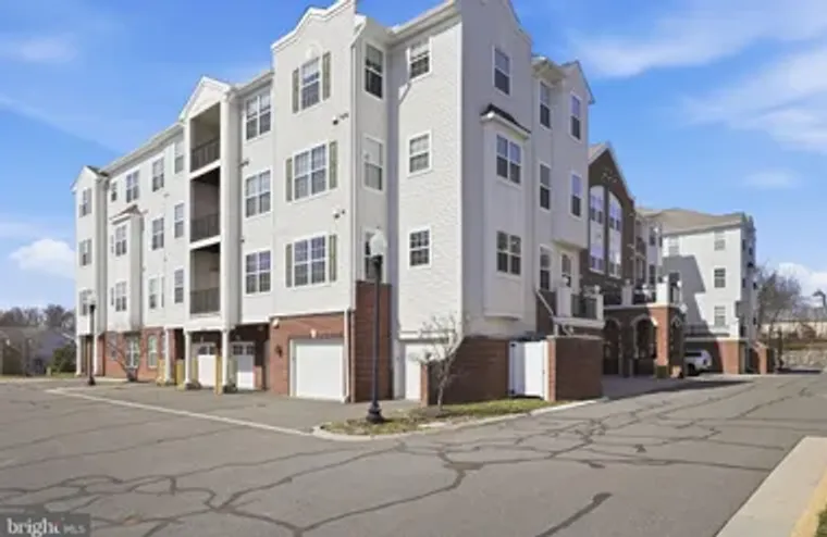 9204 CHARLESTON DR 202, MANASSAS, VA, 20..., Manassas, VA 20110