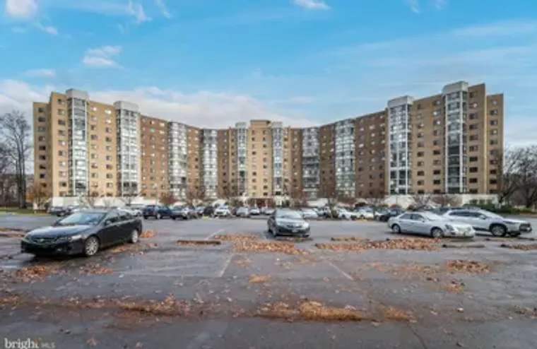 15100 INTERLACHEN DR # 4-521, SILVER SPR..., Silver Spring, MD 20906