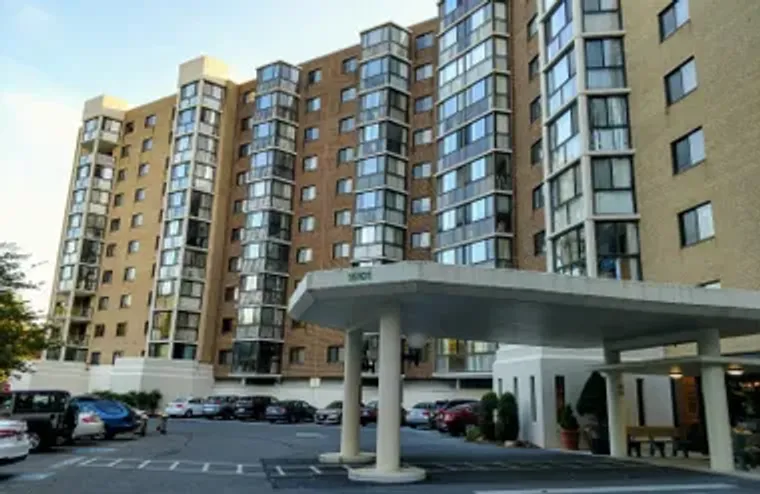 15101 INTERLACHEN DR 1-823, SILVER SPRIN..., Silver Spring, MD 20906