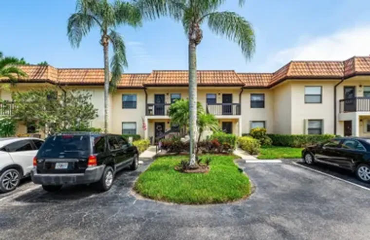 7142 GOLF COLONY CT APT 203, LAKE WORTH,..., Lake Worth, FL 33467