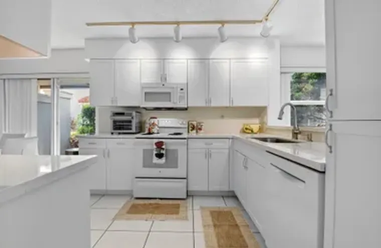 7390 LAKE MEADOW WAY APT 101, BOYNTON BE..., Boynton Beach, FL 33437