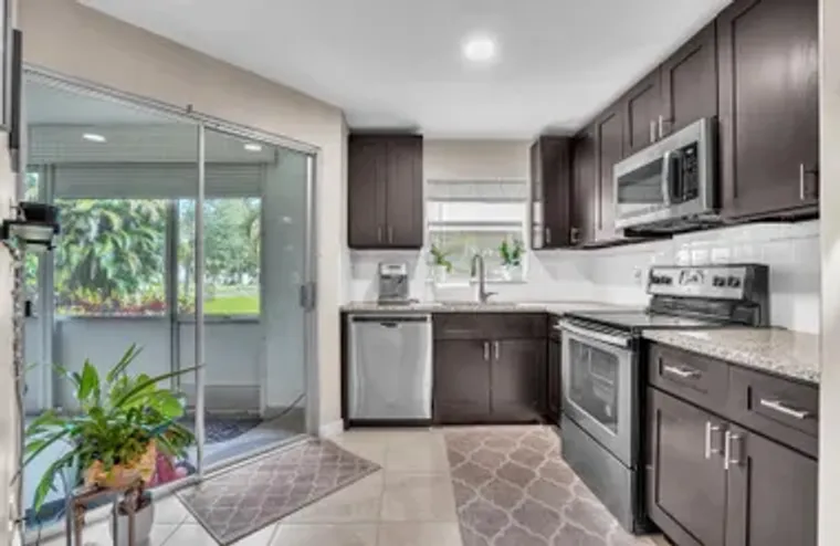 3524 VIA POINCIANA APT 102, LAKE WORTH, ..., Lake Worth, FL 33467