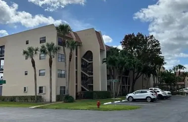 140 LAKE NANCY LN APT 213, WEST PALM BEA..., West Palm Beach, FL 33411