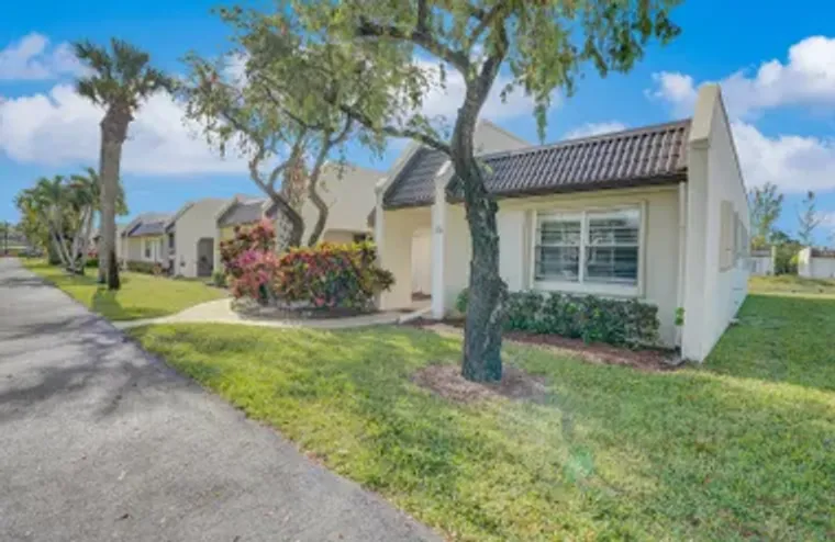 122 LAKE REBECCA DR, WEST PALM BEACH, FL..., West Palm Beach, FL 33411