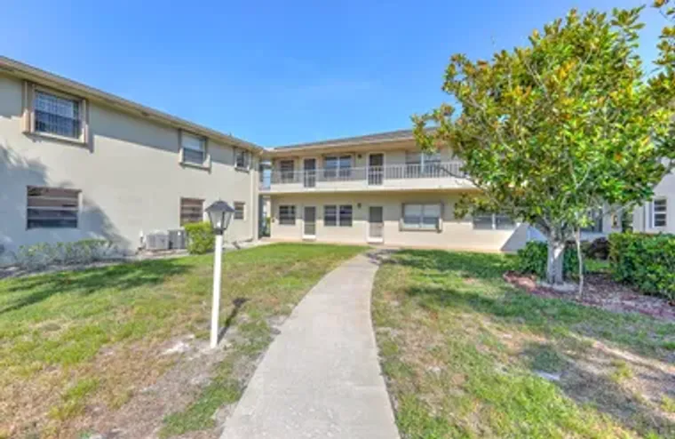 25 LAKE VISTA TRL APT 203, PORT SAINT LU..., Port Saint Lucie, FL 34952