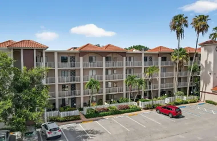 6193 POINTE REGAL CIR 402, DELRAY BEACH,..., Delray Beach, FL 33484