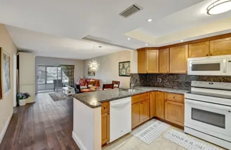 2901 NW 46TH AVE APT 101, LAUDERDALE LAK..., Lauderdale Lakes, FL 33313