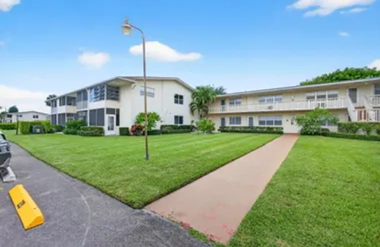 221 COVENTRY J, WEST PALM BEACH, FL, 334..., West Palm Beach, FL 33417