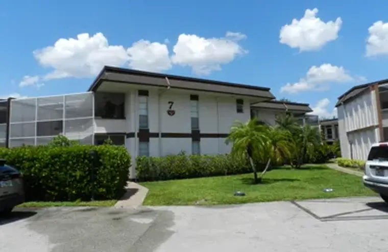 6 GREENWAY VLG 202, ROYAL PALM BEACH, FL..., Royal Palm Beach, FL 33411