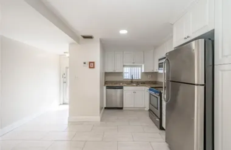 9523 S HOLLYBROOK LAKE DR 107, PEMBROKE ..., Pembroke Pines, FL 33025