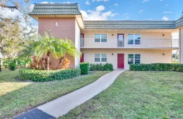 4 VISTA GARDENS TRL APT 107, VERO BEACH,..., Vero Beach, FL 32962