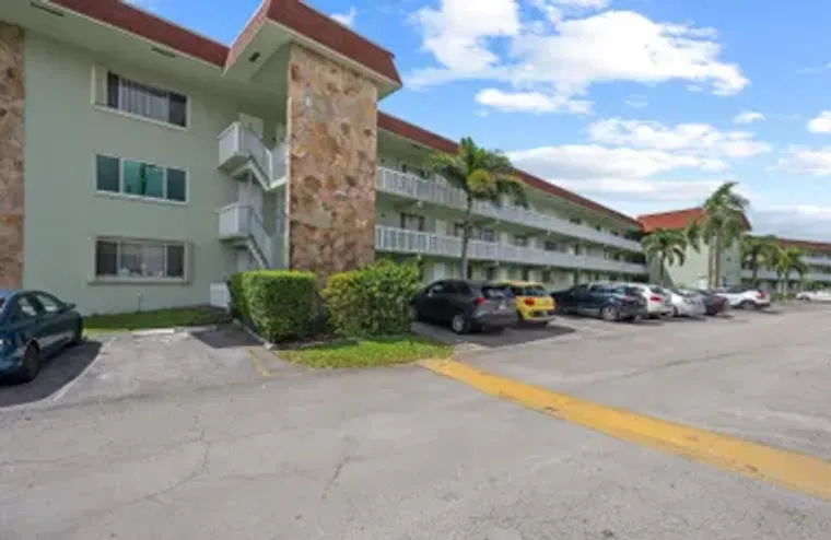 3300 SPRINGDALE BLVD 202, PALM SPRINGS, ..., Palm Springs, FL 33461