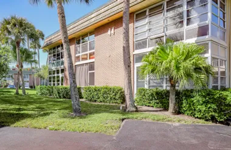 44 VISTA GARDENS TRL APT 104, VERO BEACH..., Vero Beach, FL 32962