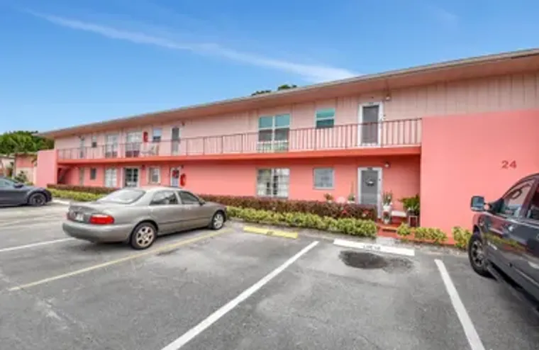 24 GOLFS EDGE APT F, WEST PALM BEACH, FL..., West Palm Beach, FL 33417