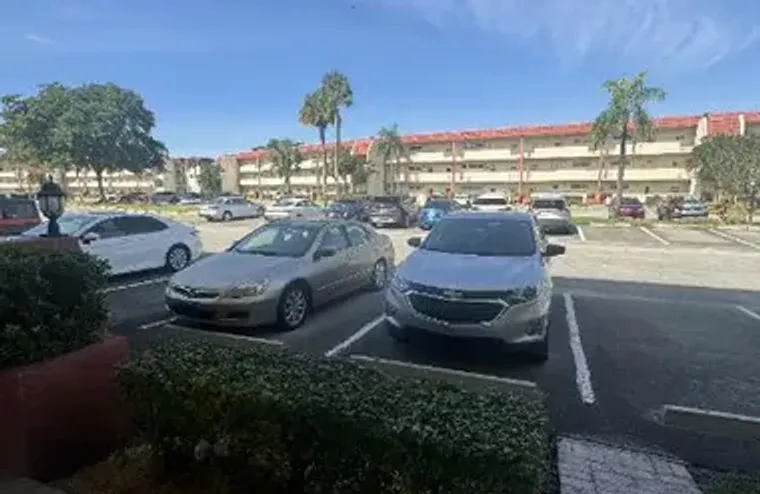 9420 S HOLLYBROOK LAKE DR 105, PEMBROKE ..., Pembroke Pines, FL 33025