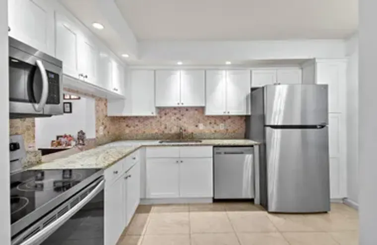 140 LAKE NANCY LN APT 112, WEST PALM BEA..., West Palm Beach, FL 33411