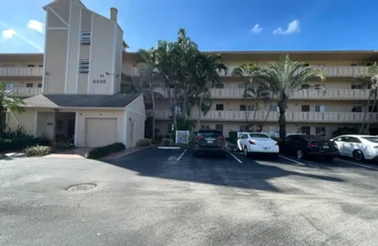 6936 HUNTINGTON LN 405, DELRAY BEACH, FL..., Delray Beach, FL 33446