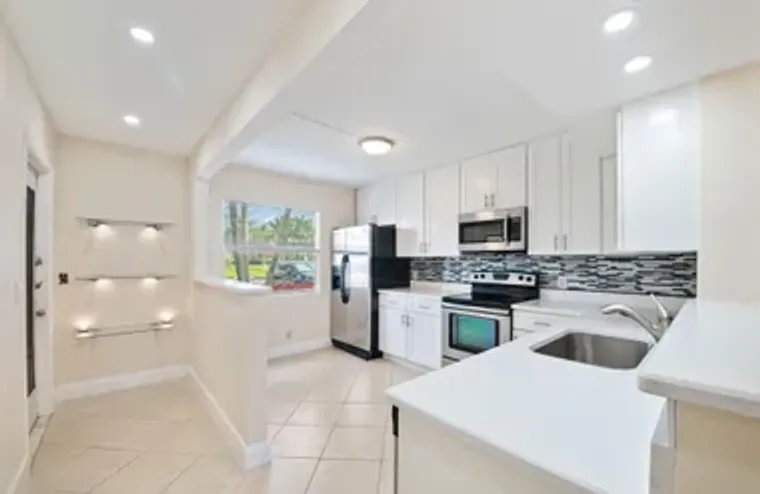 1090 GUILDFORD E UNIT E, BOCA RATON, FL,..., Boca Raton, FL 33434