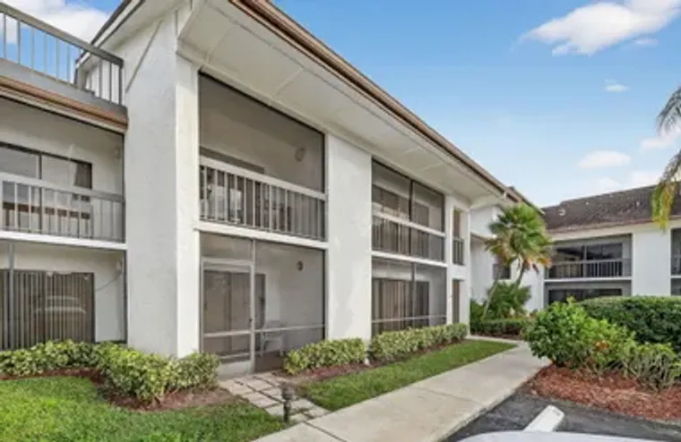 3300 TWIN LAKES TER 102, FORT PIERCE, FL..., Fort Pierce, FL 34951