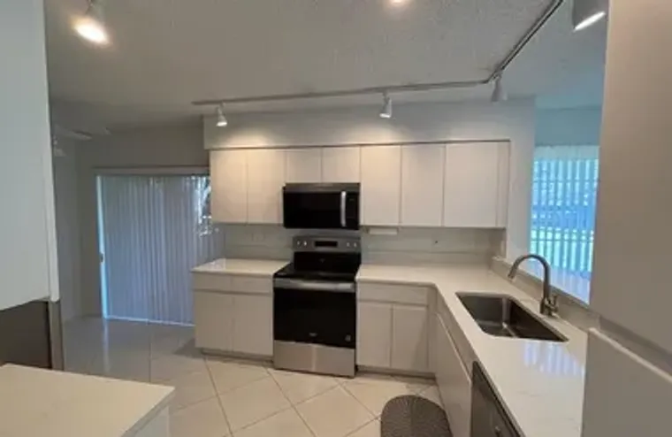 7372 LAKE MEADOW WAY 101, BOYNTON BEACH,..., Boynton Beach, FL 33437