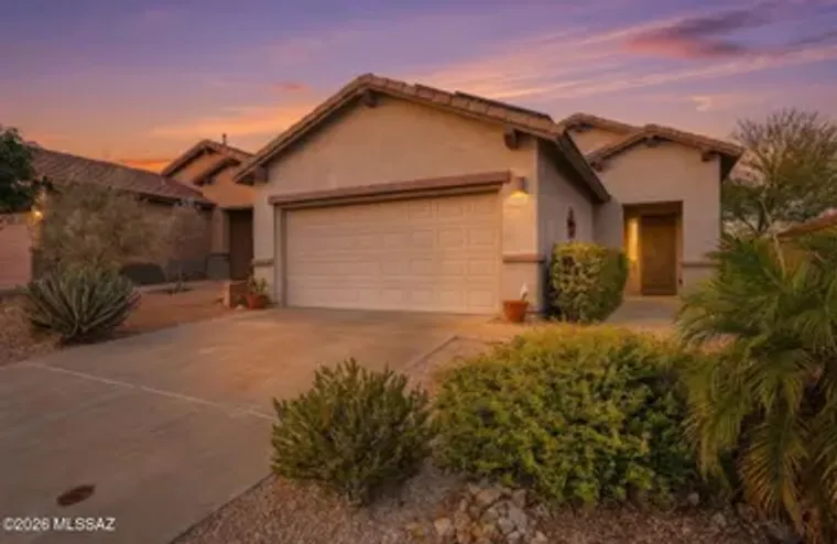 1046 W PASTORA PEAK DR, GREEN VALLEY, AZ..., Green Valley, AZ 85614