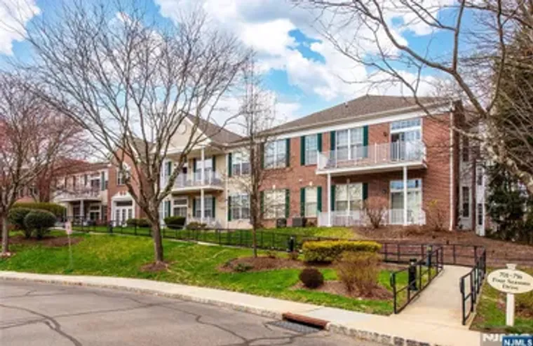 703 FOUR SEASONS DR, WAYNE, NJ, 07470, Wayne, NJ 07470