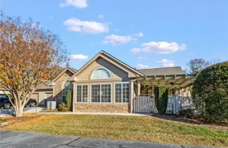 4332 GRASSY MOSS DR, GREENSBORO, NC, 274..., Greensboro, NC 27409