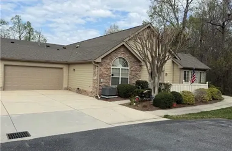 4328 GRASSY MOSS DR, GREENSBORO, NC, 274..., Greensboro, NC 27409