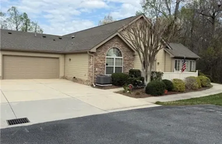 4328 GRASSY MOSS DR, GREENSBORO, NC, 274..., Greensboro, NC 27409