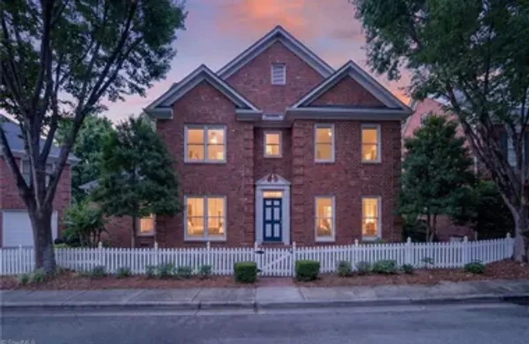 14 CHECKERBERRY SQ, GREENSBORO, NC, 2745..., Greensboro, NC 27455