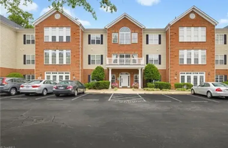 524 COLLEGE RD 204, GREENSBORO, NC, 2741..., Greensboro, NC 27410