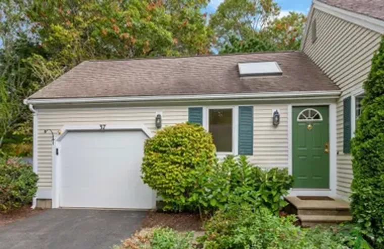 37 PINE HILL BLVD # 30, MASHPEE, MA, 026..., Mashpee, MA 02649
