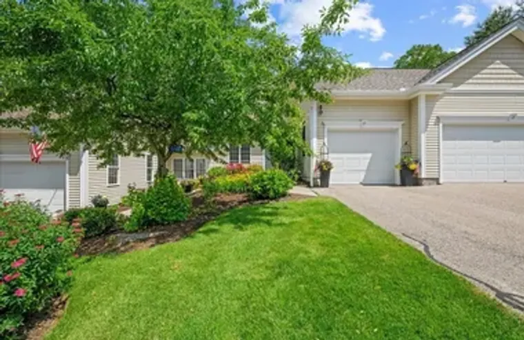 19 CORTLAND GROVE DR 19, SHREWSBURY, MA,..., Shrewsbury, MA 01545
