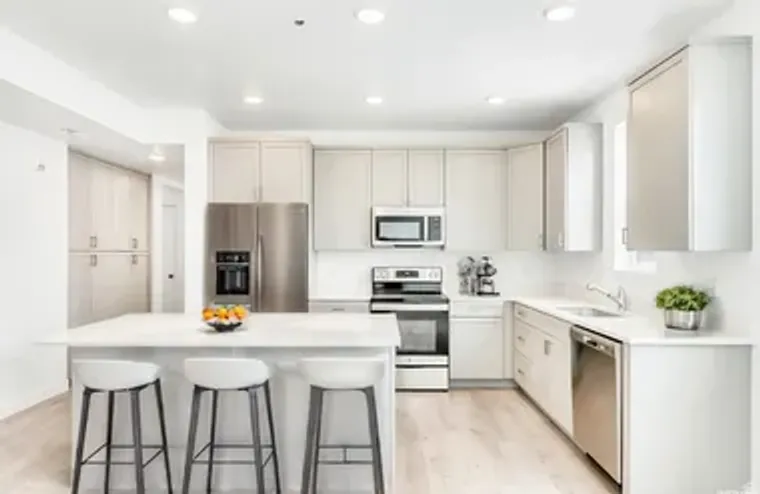 5263 W REVENTON DR, SOUTH JORDAN, UT, 84..., South Jordan, UT 84009