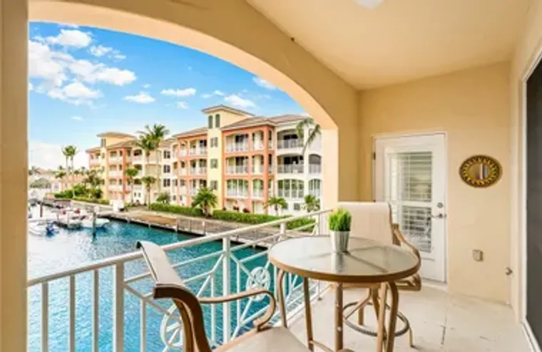 5520 N HARBOR VILLAGE DR APT 204, VERO B..., Vero Beach, FL 32967